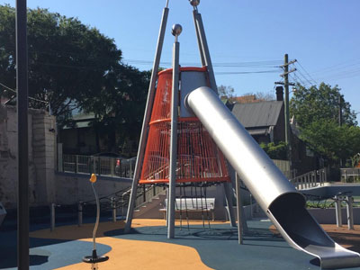 Torre de juego de cuerdas